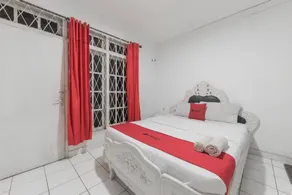 RedDoorz near Terminal Pasir Hayam Cianjur - Image 2