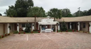 Twin Palms Motel - Image 4