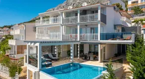 Luxury Seafront Villa with Heated Pool, Jacuzzi, Sea View, 150 m from Beach - Image 3