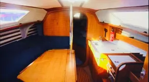 Cosy Sailing Boat Glamping Accommodation on the River in Sandwich - Image 5