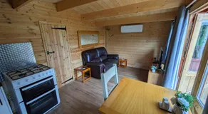 Cosy Cabin - Image 3