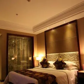 Four Seasons Moon Hotel - Image 5