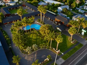 Teal Motor Lodge - Image 2
