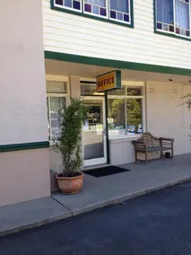 Three Explorers Motel - Image 3
