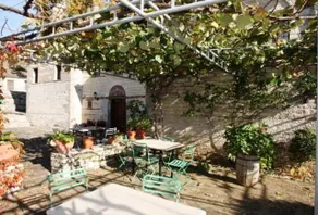 Astraka Guesthouse I - Image 4