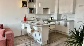 City Break Apartment - PRIVATE GARAGE, AC, BALCONY - Image 4