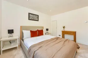 Charming Winchester Retreat - Image 2