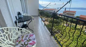 Black and White Apartment - 2 bedrooms, walk to the beach - Image 2