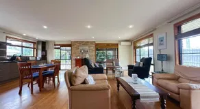 Seven Mile Beach House - 5 minutes to the Airport - Image 4