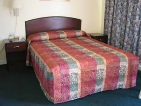 Deluxe Inn Jasper - Image 2