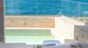 Lucia Beachfront Suite - Image 4