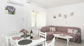 2-Zimmer-Ferienwohnung mit Terrasse Kastel Luksic, Kastela (A-21073-a) - Image 4