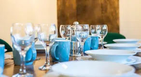 Gloucester-Beautiful 4 Bedroom Cottage-Sleeps 8-Free Parking-Fast Wi-Fi-Work or Leisure - Image 3