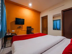 OYO Maanne Hospitality Services Near Alcazar Mall - Image 2
