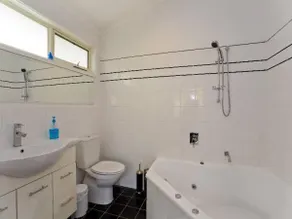 2 Views Townhouse - Image 5