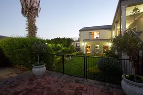Sea Whisper Guest House - Image 4