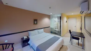 Twin Hotel - Image 2