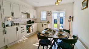 Spacious and Modern Entire Home with Garden - Image 3