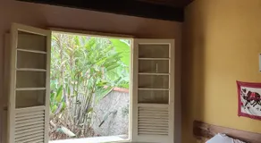 "Chalé Balines Oroboro" 1 - Casa com jardim de 150 m e cozinha completa em Macacos - Image 2