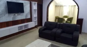 House - Sleeps 6 & Free Parking - Image 2