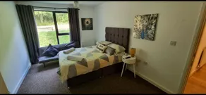 360 Serviced Accommodations - Brentwood 2 Bedroom Executive Apartment with Secure Parking - Image 5