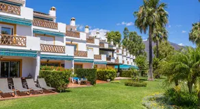 Spacious Beachfront Town House in Estepona with Fully Equipped Kitchen, Pools, Garden, Sea View - Image 2