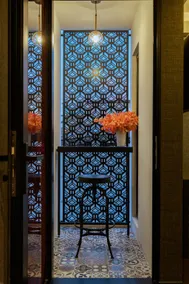 The Gravitique Hotel Khaosan - Image 2