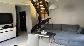 Hire House - Image 2
