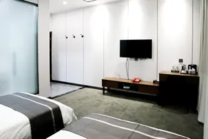 Chenjin Hotel (Caojiabao Airport Branch) - Image 5