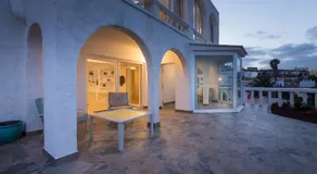 Terrace on the Beach - Image 4
