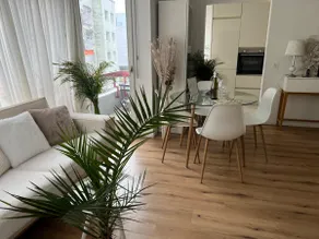 Stylish 1-bedroom condo close to exhibition square - Image 2