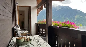 Double room, shower, toilet, facing the mountains - Image 5
