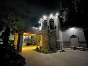EURA near Houston Downtown - Image 3