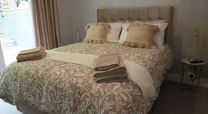 St Elmos Townhouse - Image 2
