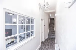 Modern 3BD House - Free parking - Fast WiFi - Image 4