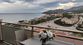 Apartamento con terraza, vistas playa y montaña - Image 3