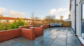 Moor Crescent - Image 5