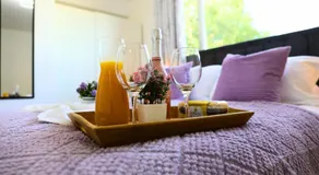 Hertfordshire - Stylish 6BR Retreat, 3 Parking - Image 4