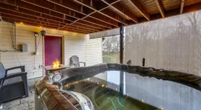 Beckley Studio w/ Private Hot Tub & Home Gym! - Image 3