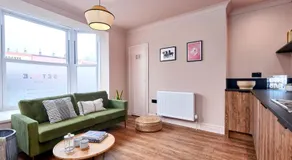 Settle in Winchester - Stylish Self Check-In Rooms - Image 2