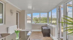 Charming 2BR Country Cottage - Quiet Retreat with Parking - Image 4