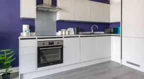Hemel Apartments - Lilac Luxe - Image 4
