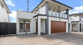 Family-Friendly 4-Bed Home with Courtyard - Image 5