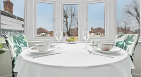Bright 2BR Apartment, Free parking, Easy access to beaches & Town - Image 3