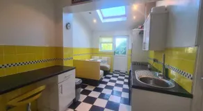 Blyth two bed exec apartment - Image 3