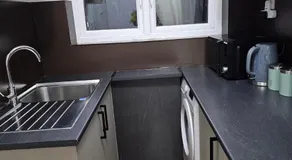 Three bedroom house with a park - Image 3