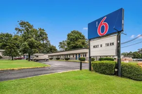 Executive Inn and Suites - Image 5