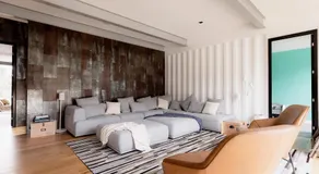 Luxe Hobart Villa - Boxwood - Image 2