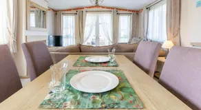 Stylish 2BR Caravan Walk to Beach - Image 2