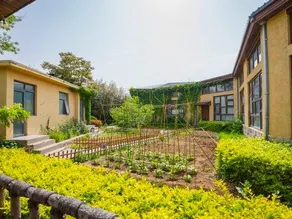 Yihaoyuan Holiday Guest Hotel - Image 4